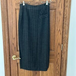 Beautiful Paul et Duffier women’s maxi skirt size 14. Hundred percent rayon.